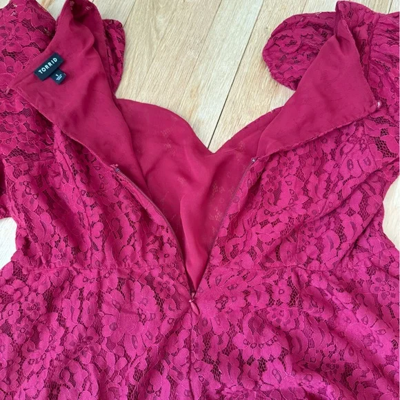 🍂CLEAROUT Torrid Peplum Lace Puff Sleeve Top - Picture 9 of 15